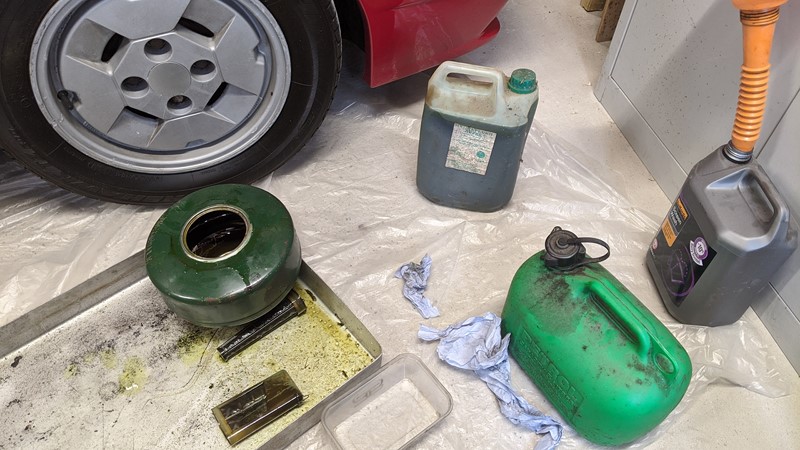 Tank out of the Citroën BX, drained and ready to clean and change the LHM
