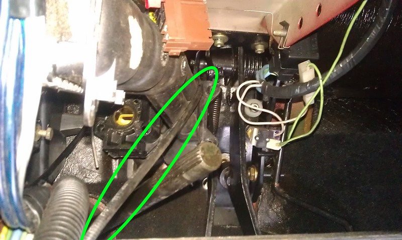 Bowden cable circled in green will restrict movement