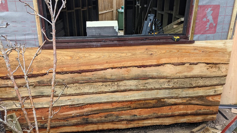 The live edge cladding will give the exterior a great appearance.
