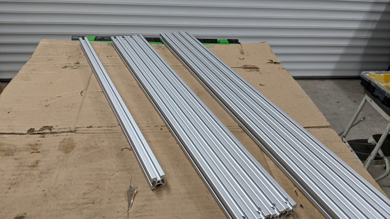 Aluminium profile lengths are cut down to size