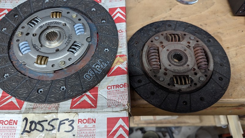 The 16v gearbox clutch plate looks very different to what was installed.